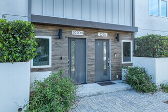 5220 Satsuma Ave in North Hollywood, CA - Foto de edificio - Building Photo
