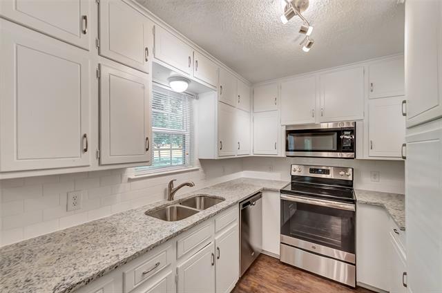 2833 Kingsbury Ave in Richland Hills, TX - Building Photo