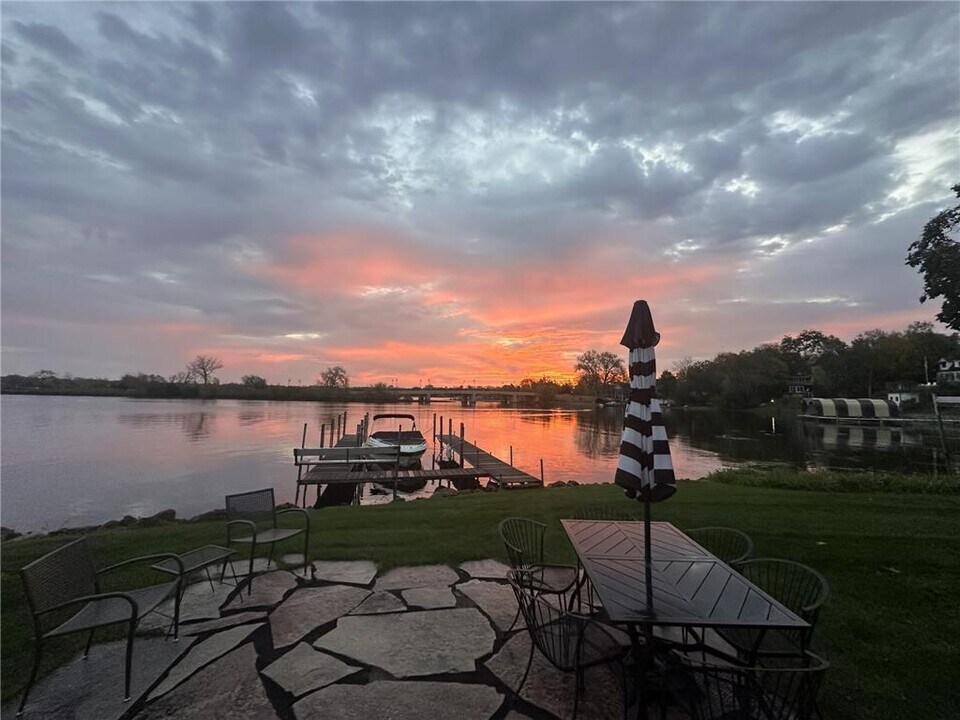 17500 County Rd 101 in Wayzata, MN - Building Photo