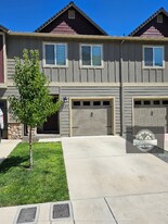 139 Rivers Edge Ct in Gold Hill, OR - Building Photo