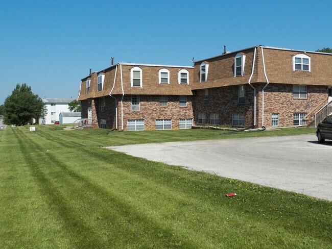 1450 Meadowview Dr in Marion, IA - Building Photo - Building Photo