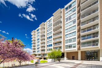 1425 4th St SW, Unit 712 in Washington, DC - Building Photo - Building Photo