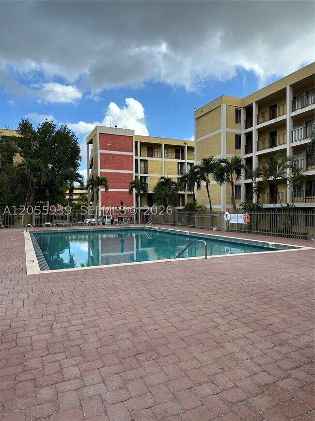 9270 Fontainebleau Blvd