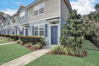 156 Whispering Brk Dr in St. Augustine, FL - Foto de edificio - Building Photo