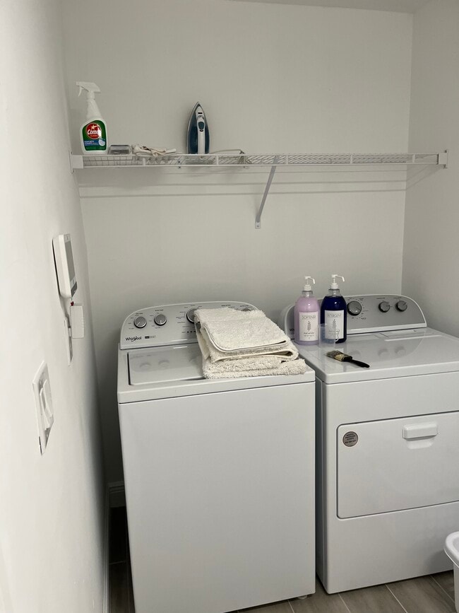 2156 Edison Ave, Unit 2 in Ft. Myers, FL - Building Photo - Building Photo