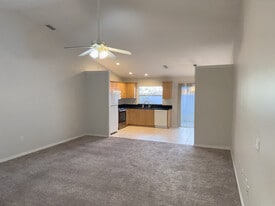 701 E palm St in Bunnell, FL - Building Photo