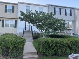 1913 Newhaven Dr in Essex, MD - Building Photo