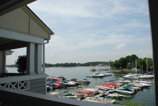 18705 Vineyard Point Ln