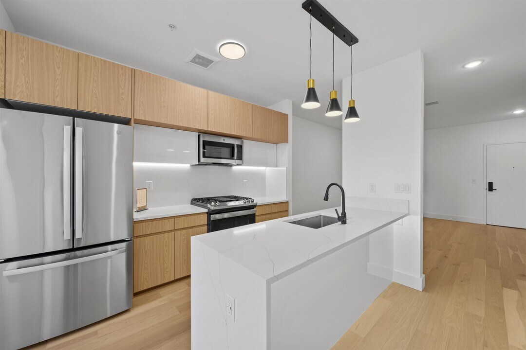 649 38th St in Union City, NJ - Building Photo