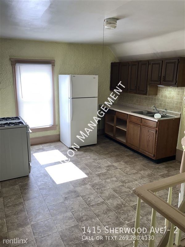 1415 Sherwood Ave in Kalamazoo, MI - Building Photo - Building Photo