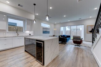 3517 McIlhenny St in Houston, TX - Foto de edificio - Building Photo