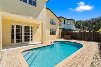 11032 NW 48th Ln in Doral, FL - Building Photo - Building Photo