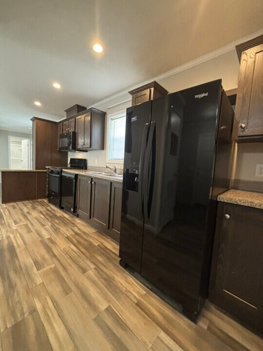 8720 Dogwood Ave in Kalamazoo, MI - Building Photo