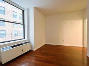 1 Wall St in New York, NY - Building Photo - Building Photo