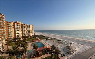 880 Mandalay Ave in Clearwater, FL - Building Photo