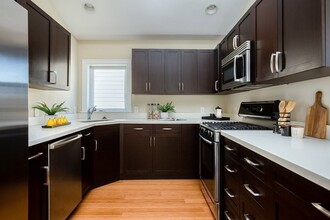 82 Pearson Ave, Unit 3 in Somerville, MA - Foto de edificio - Building Photo
