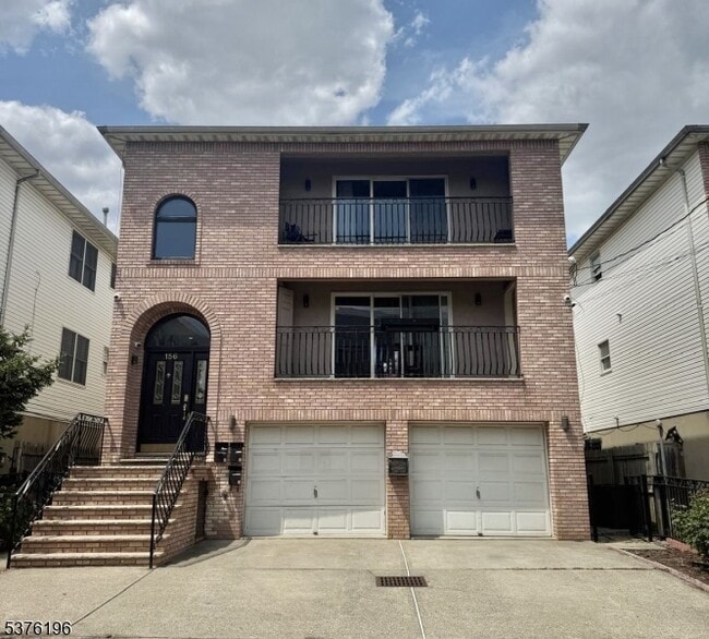 property at 154 Komorn St