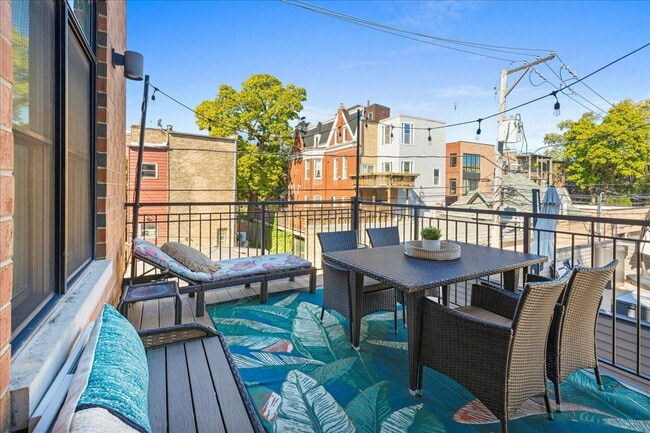 property at 1944 W Thomas St