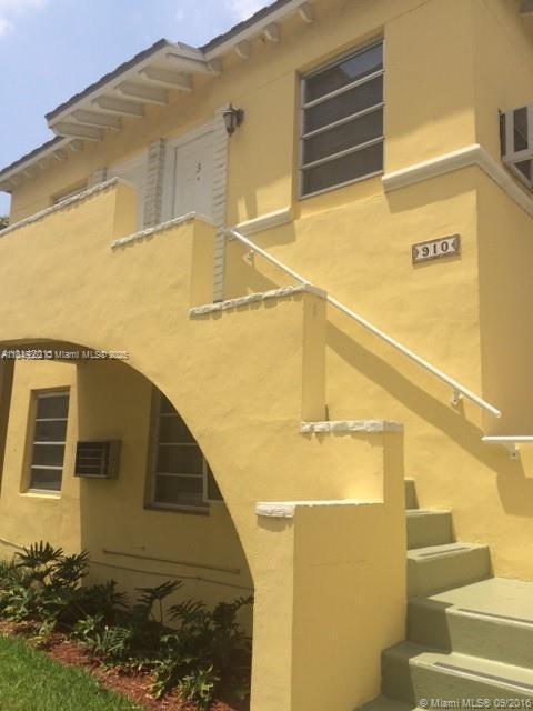 910 Douglas Rd in Coral Gables, FL - Building Photo - Building Photo