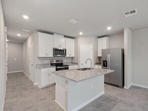 658 Legacy Lp in Davenport, FL - Building Photo - Building Photo