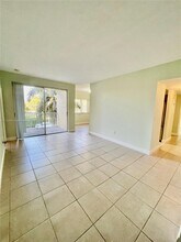 7085 Nova Dr, Unit 223 in Davie, FL - Foto de edificio - Building Photo