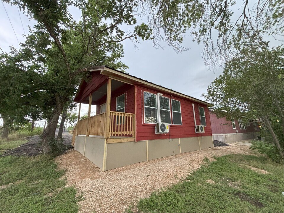 104 Picasso Dr-Unit -B in San Marcos, TX - Foto de edificio