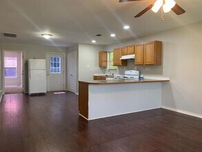 1602 W Elm St in Denison, TX - Building Photo - Building Photo