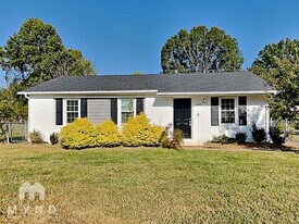 3621 Firestone Dr in Charlotte, NC - Building Photo