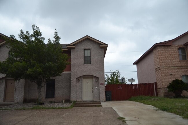 109 Ramon Cardenas Dr in Del Rio, TX - Building Photo - Building Photo