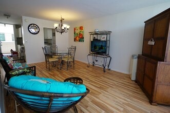 1624 Kanunu St, Unit 1004 in Honolulu, HI - Building Photo - Building Photo