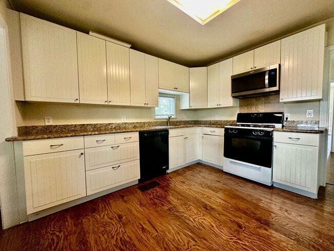 503 Roy St in Kerrville, TX - Building Photo - Building Photo