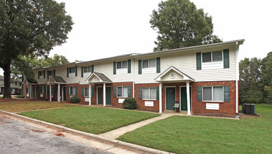 Parkview Apartments in Greensboro, NC - Building Photo - Building Photo