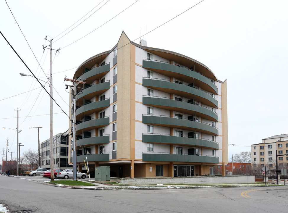 Laronde Apartments in Cleveland, OH - Building Photo