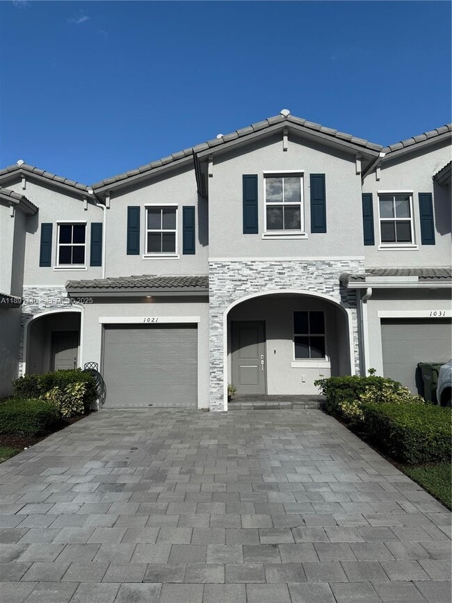 property at 1021 SE 27th Terrace