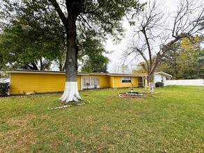 4011 Dryden Rd in Port Arthur, TX - Building Photo - Building Photo