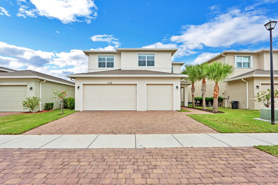 1132 NW Demedici Rd in Port St. Lucie, FL - Building Photo