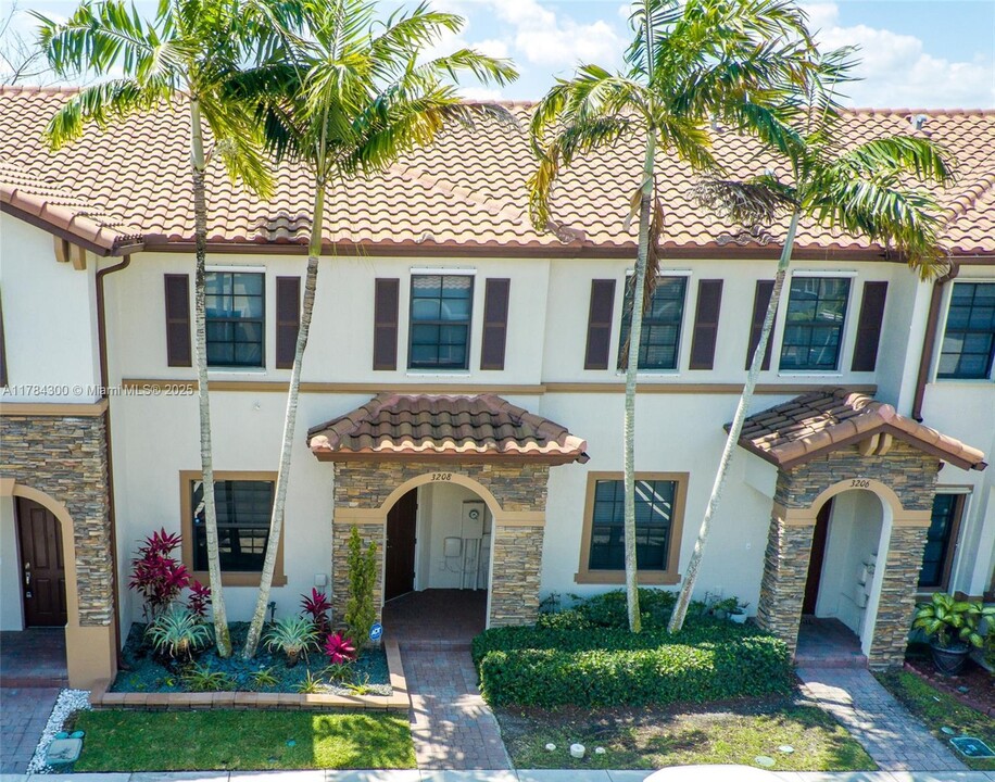 3208 SE 6th St in Homestead, FL - Building Photo