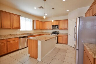 735 W Calle Ocarina in Sahuarita, AZ - Building Photo - Building Photo