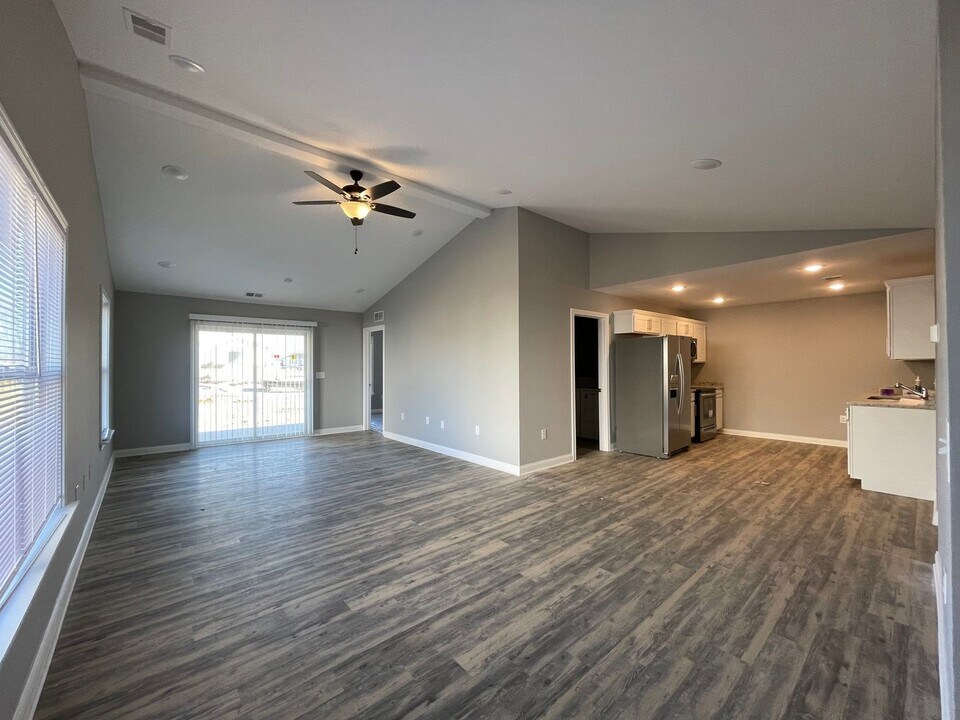 121-123 Tucker Ln in Winchester, KY - Building Photo