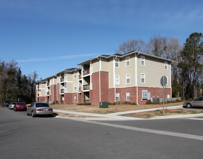 The Shires Apartments in Charleston, SC - Foto de edificio - Building Photo