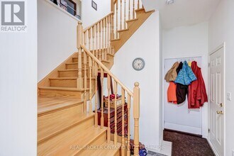 82 Ness Dr in Richmond Hill, ON - Building Photo - Building Photo