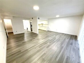 7155 W 2nd Way, Unit 0 in Hialeah, FL - Building Photo - Building Photo