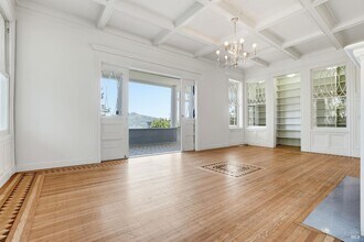 172 Bella Vista Ave in Belvedere, CA - Foto de edificio - Building Photo