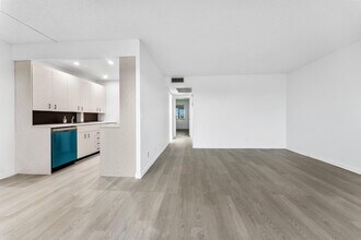 4006 Cornwall A in Boca Raton, FL - Building Photo - Building Photo
