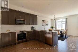 65 Robusta Ln in Ottawa, ON - Building Photo - Building Photo