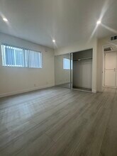 142 S Normandie Ave in Los Angeles, CA - Foto de edificio - Building Photo