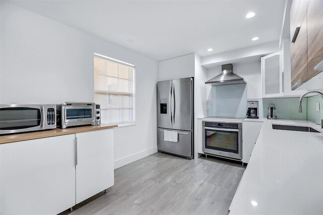 property at 3611 Oaks Clubhouse Dr