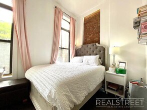 BEAUTIFUL 1 BEDROOM AMAZING LOCATION, Near the L. in Brooklyn, NY - Foto de edificio - Building Photo