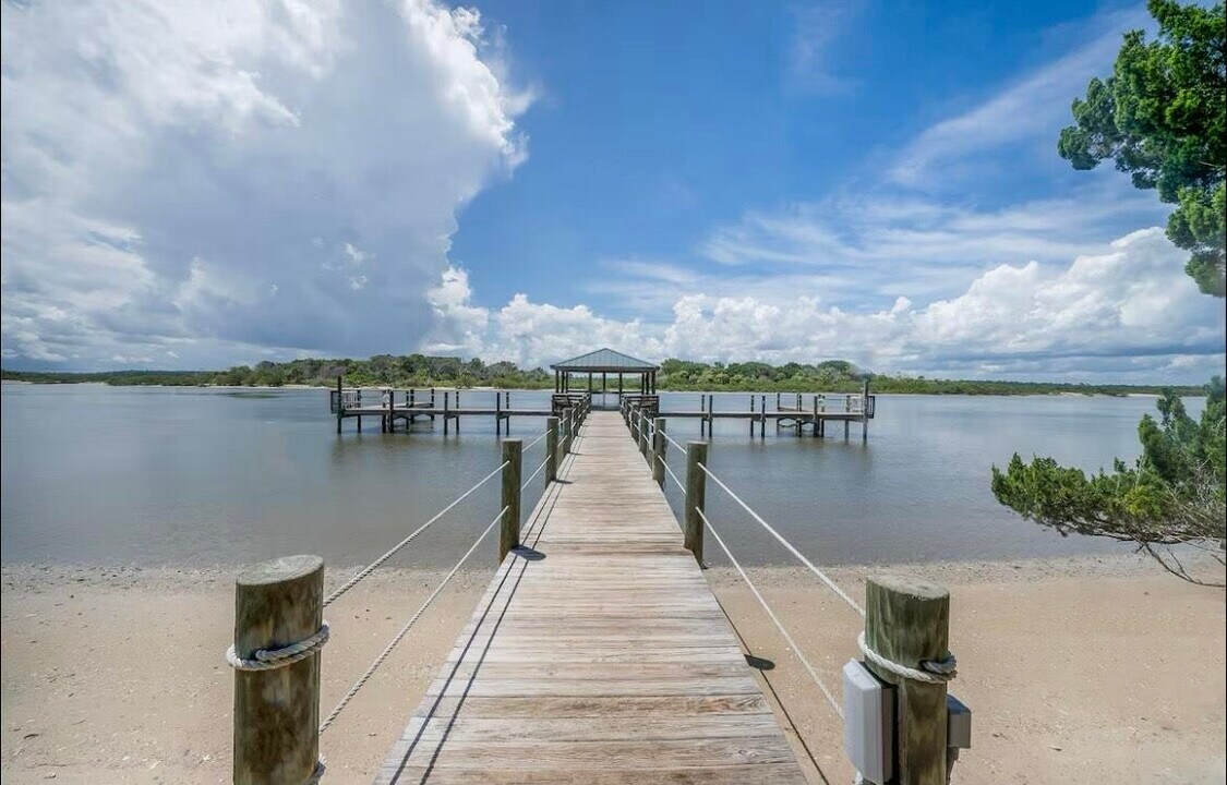 60 Surfview Dr in Palm Coast, FL - Building Photo