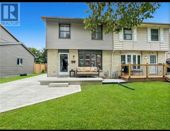 property at 7 Acton Cres